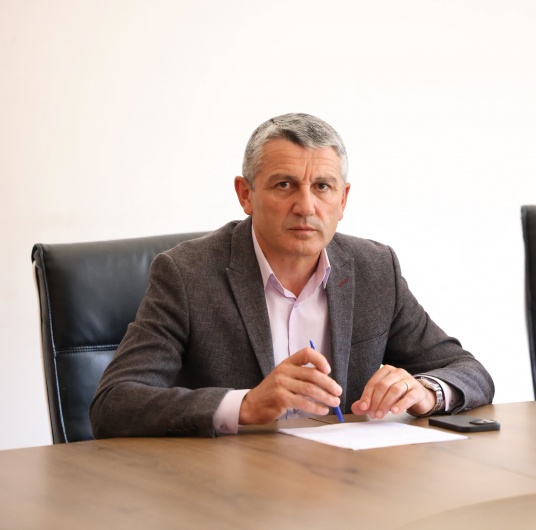 შუახევის მუნიციპალიტეტის მერმა ომარ ტაკიძემ, სამუშაო თათბირი გამართა