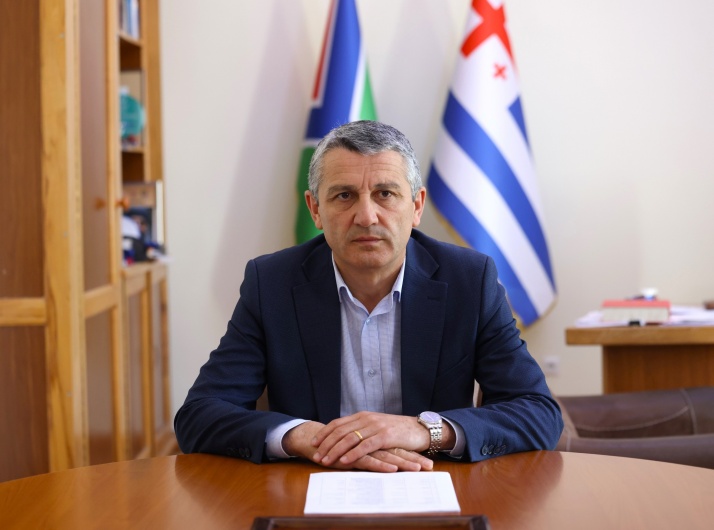 შუახევის მუნიციპალიტეტის მერმა, ომარ ტაკიძემ სამუშაო შეხვედრა გამართა